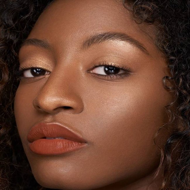 Definindo o Contorno dos Olhos: Lápis ou Delineador Sutil - inspiração 1