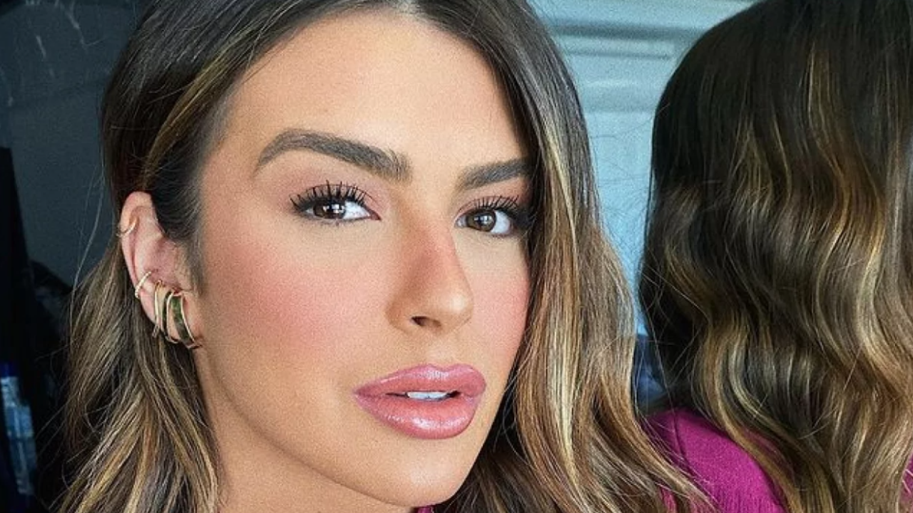 Lábios Hidratados e com Cor: Batom ou Gloss para Finalizar - inspiração 1