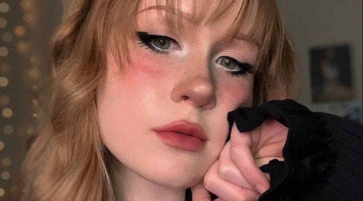 Olhar Marcante: Delineado Gatinho e Sombras Vibrantes - inspiração 1