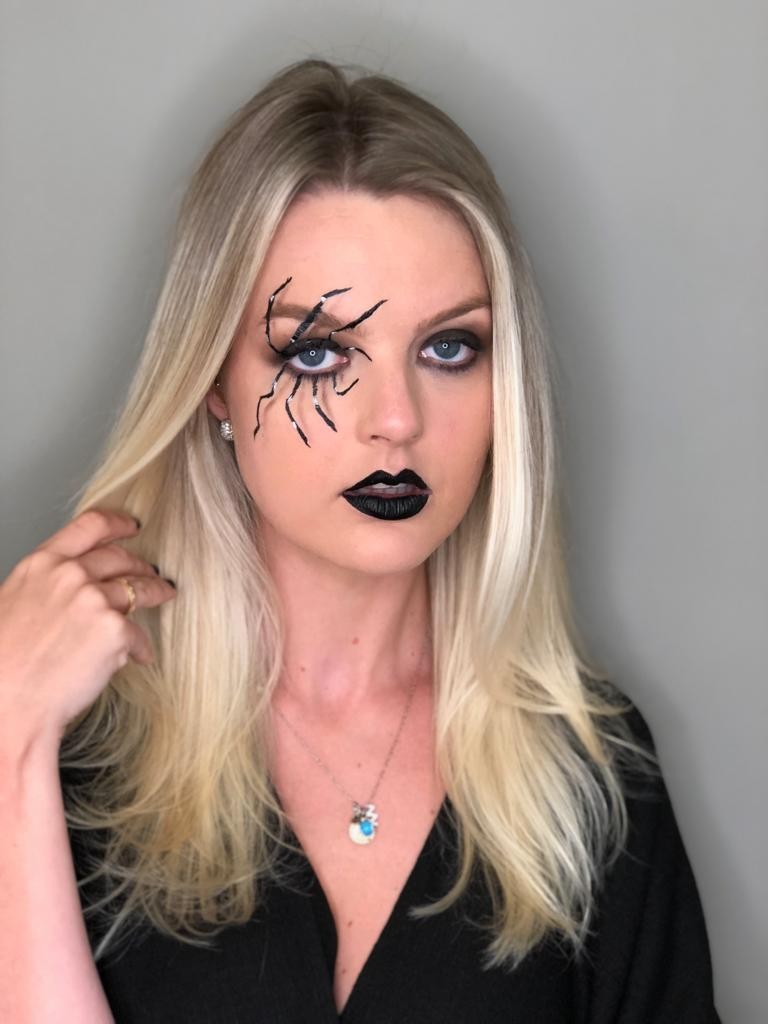 Efeitos de Olhos Fundos com Poucos Produtos - inspiração 2