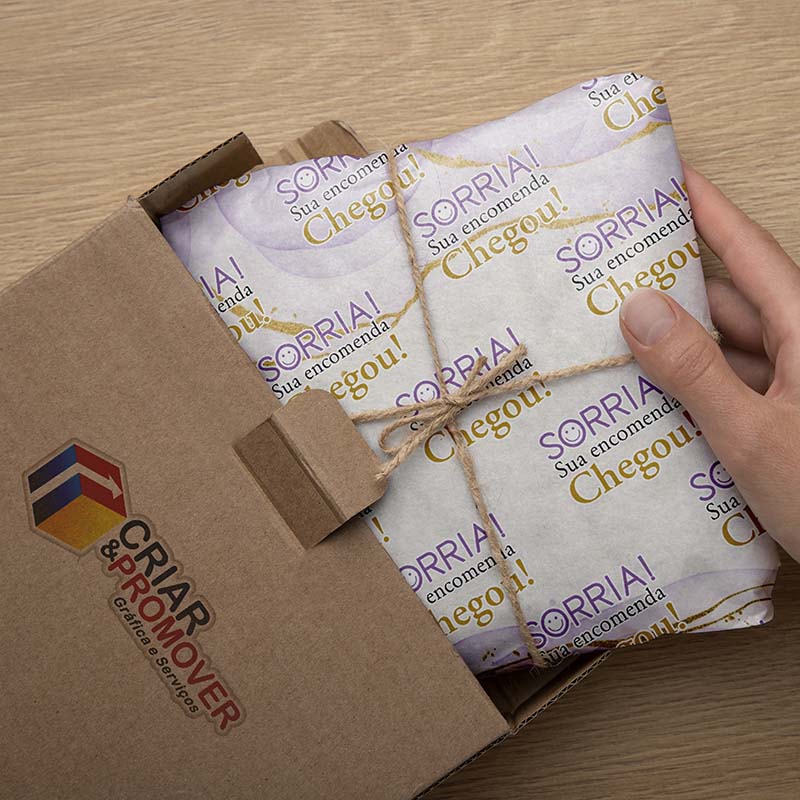 Papéis metalizados e perolados: Brilho e reflexos que adicionam um glamour especial. - inspiração 1