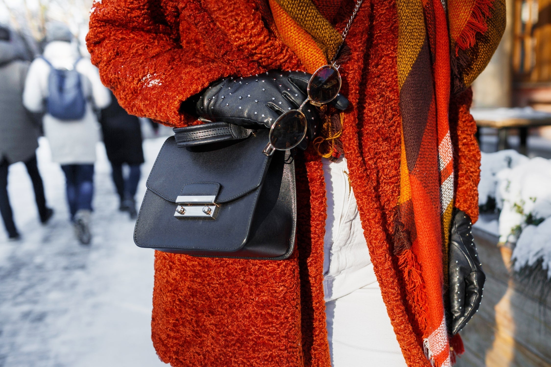 Mini Bags e Roupas: Harmonias Que Funcionam - inspiração 2