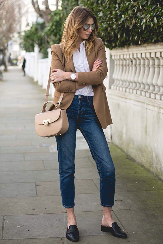 Mule com Meia-Calça: Ousadia e Estilo nas Estações Frias - inspiração 1