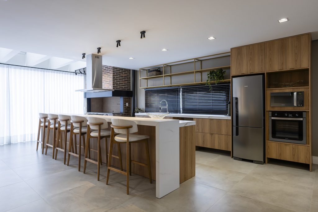 O Layout Ideal: Integrando Cozinha e Churrasqueira com Harmonia - inspiração 1