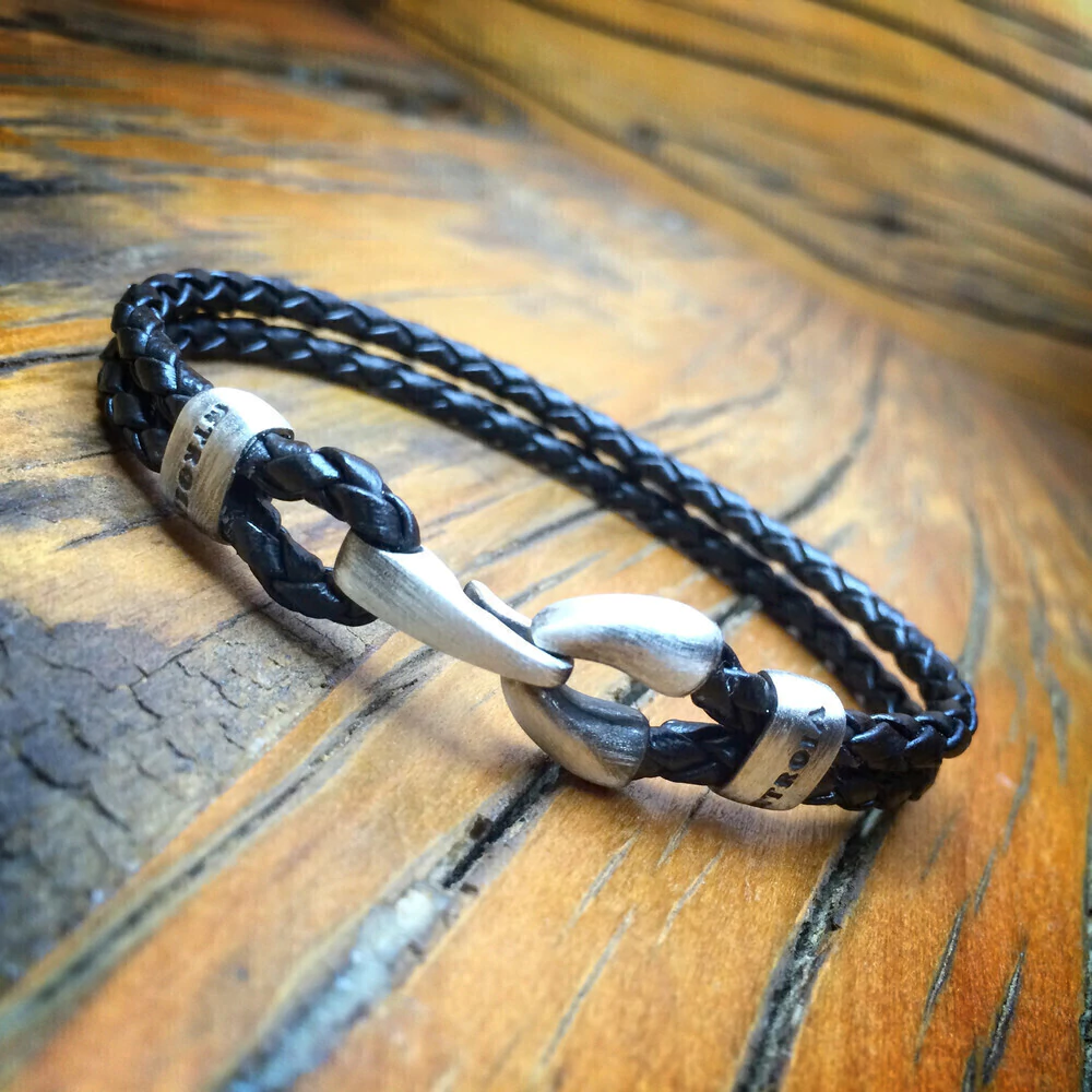 Como Usar Pulseiras de Couro em Ocasiões Formais - inspiração 2