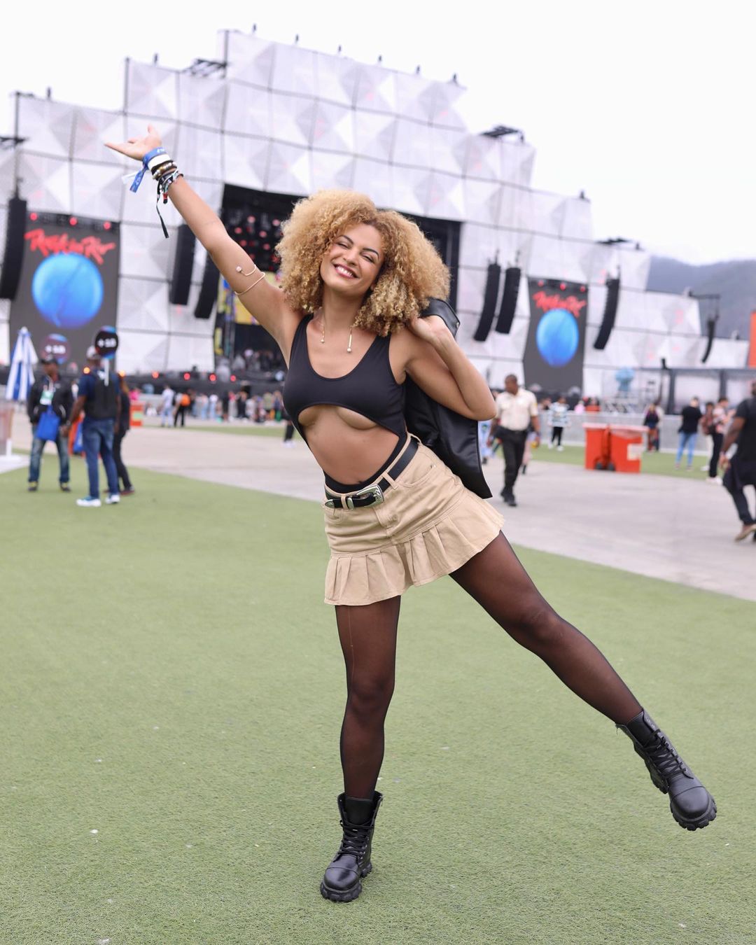 Acessórios que Elevam: Detalhes que Transformam seu Look - inspiração 1