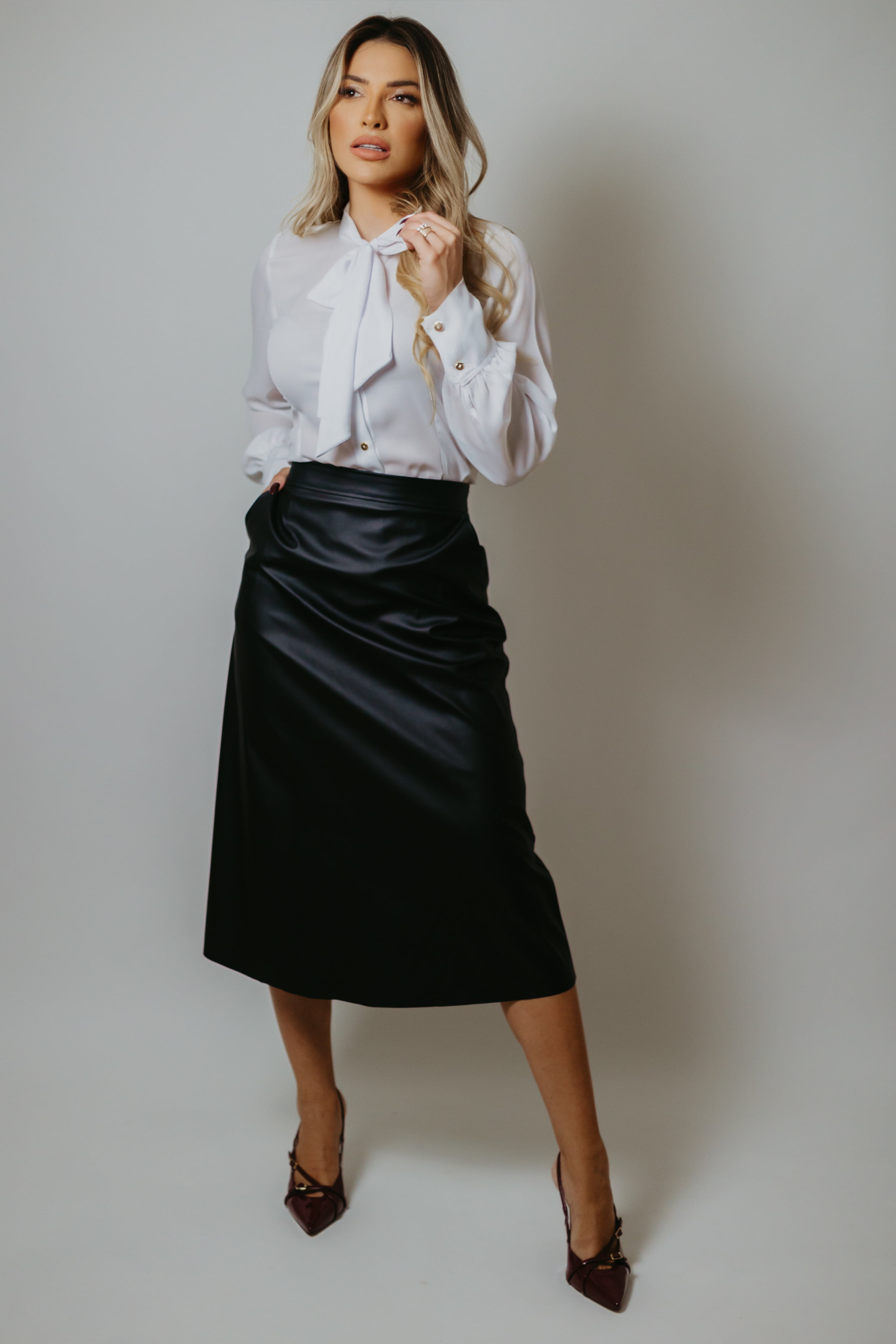 Botas e Saia de Couro: A Dupla Perfeita Para Dias Mais Frescos - inspiração 2