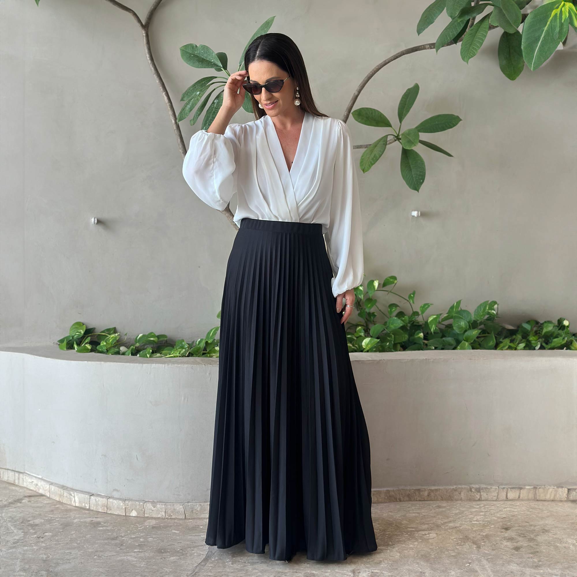 O Charme do Casual Chic com T-shirts e Tênis - inspiração 1