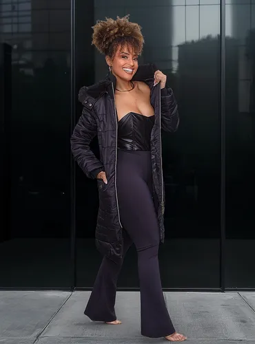 Detalhes que elevam o look: botões, cintos e lapelas - inspiração 1