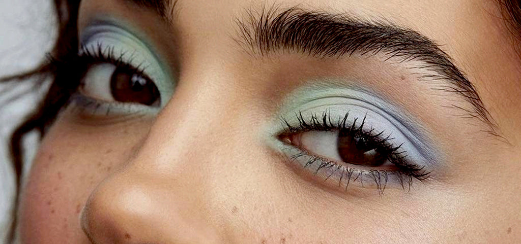Foco no Olho: Intensificando o Olhar com Delineados Coloridos - inspiração 1