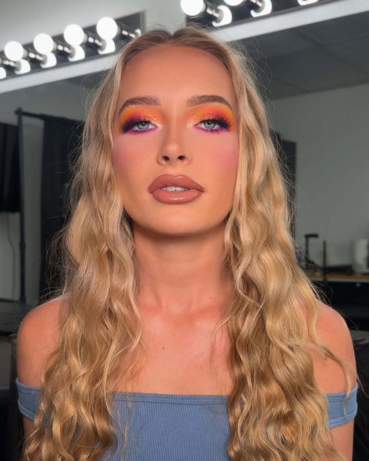 Foco no Olho: Intensificando o Olhar com Delineados Coloridos - inspiração 2