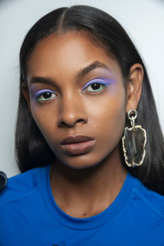 Cuidados Com a Pele dos Olhos Após o Uso de Maquiagem Colorida - inspiração 1