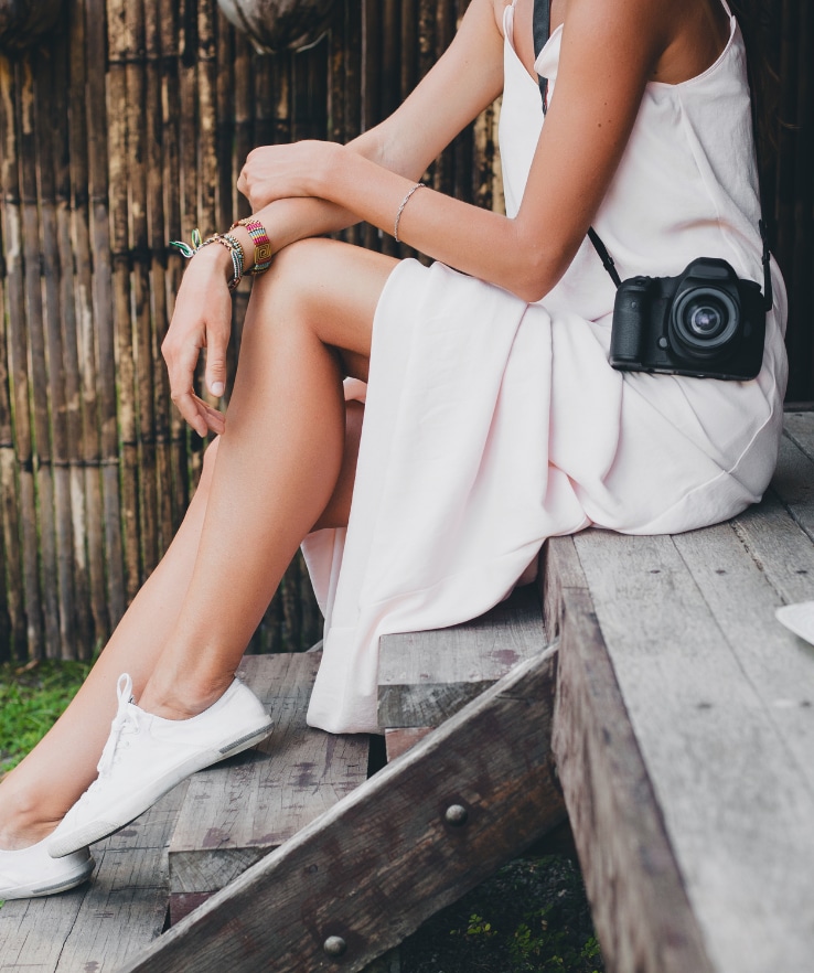 Tênis Branco: O Coringa Versátil para Todos os Vestidos - inspiração 1