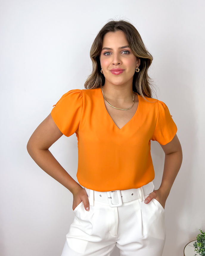 O Charme da Blusa de Cetim: Brilho e Leveza para Momentos Especiais - inspiração 1