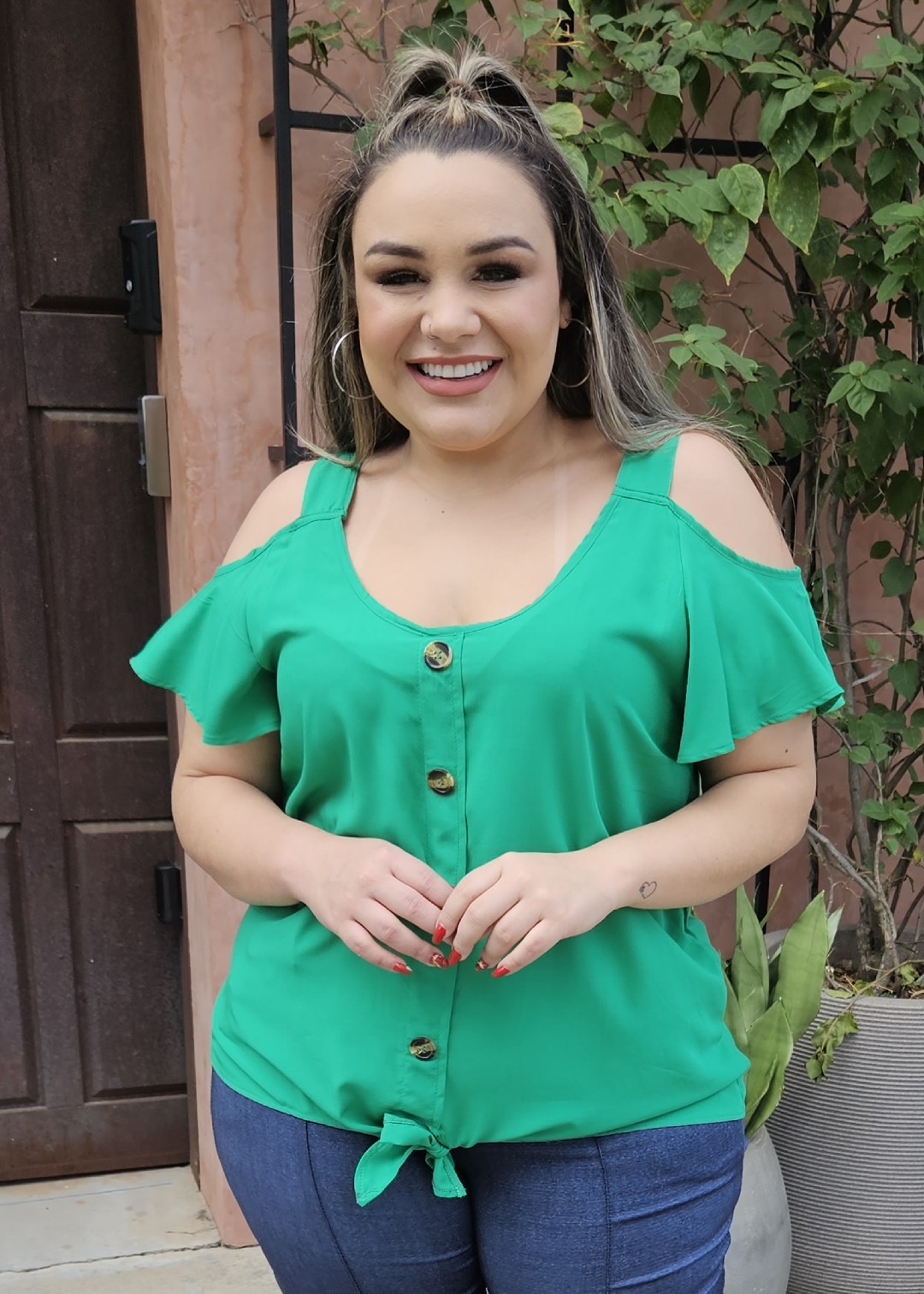 Detalhes que Fazem a Diferença: A Beleza das Blusas com Bordados e Rendas - inspiração 1