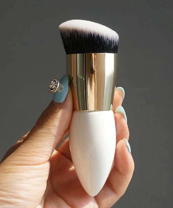 Pincel Língua de Gato: Ideal para Bases Líquidas e Cremosas com Boa Cobertura - inspiração 1