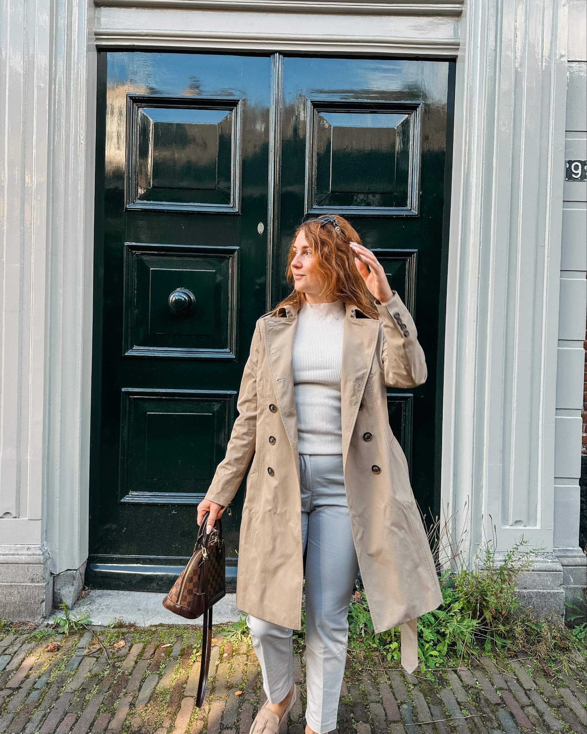 Trench Coat Com Jeans: O Casual Chic Perfeito - inspiração 2