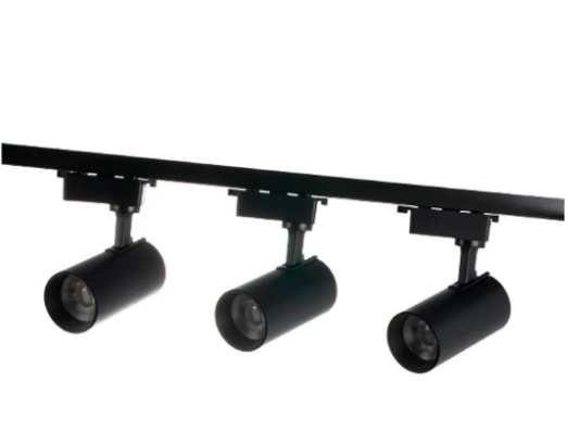 Trilhos em áreas externas: iluminação segura e elegante para seu jardim - inspiração 1