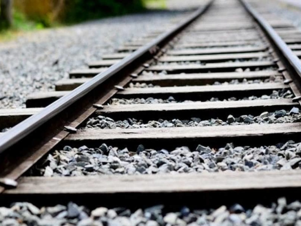 Trilhos na cozinha: funcionalidade e charme para o coração da casa - inspiração 1