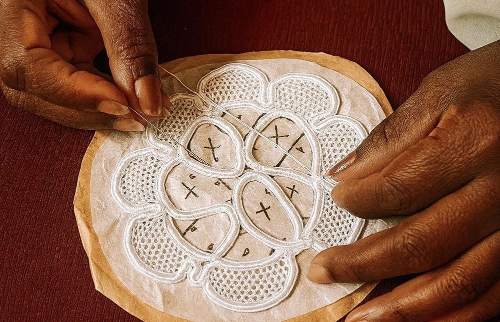 O Fascinante Mundo da Ponta a Ponta (Drawn Thread Embroidery): Detalhes que Hipnotizam - inspiração 1