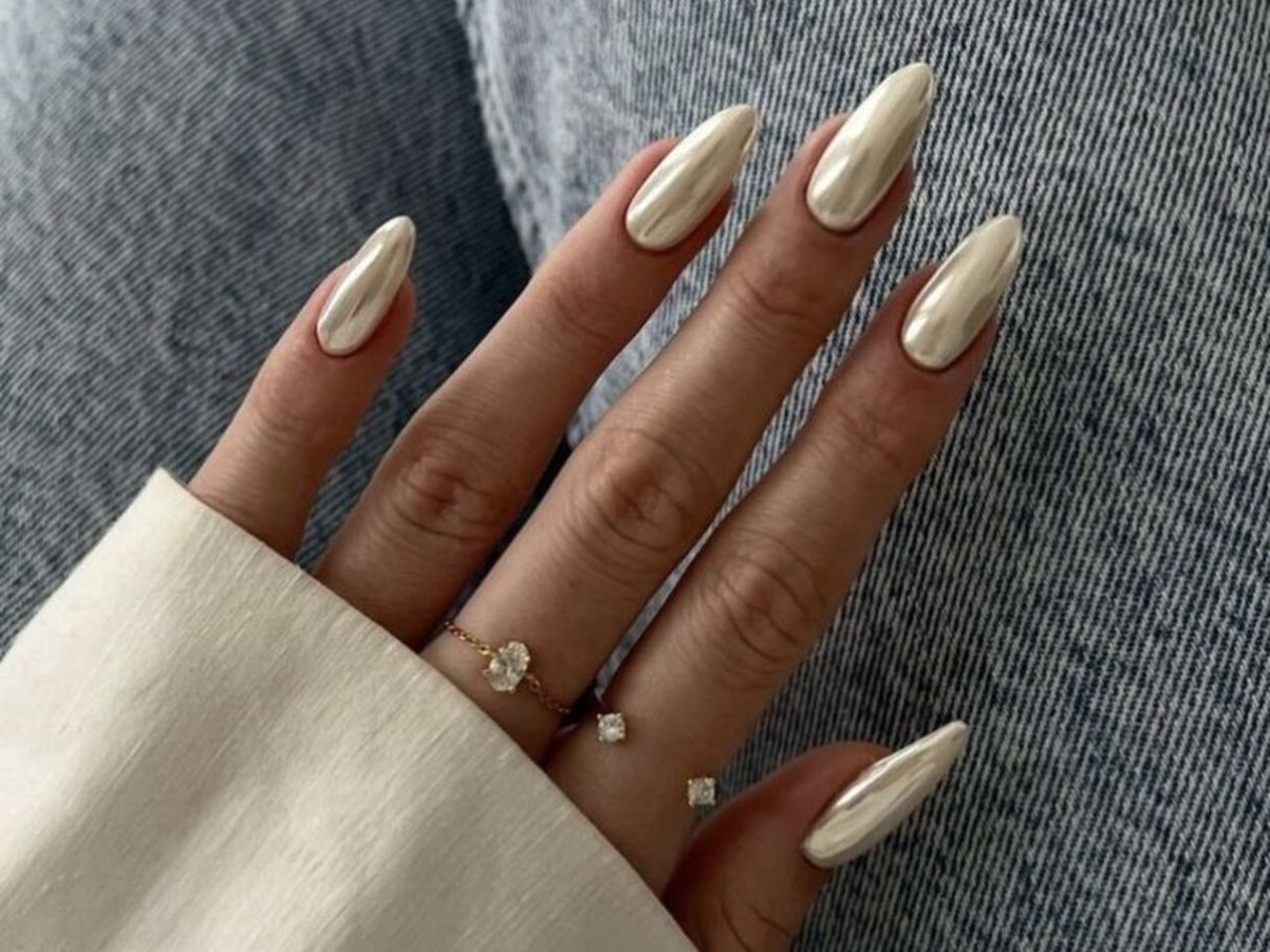 A Origem e a Magia das Unhas Holográficas - inspiração 1