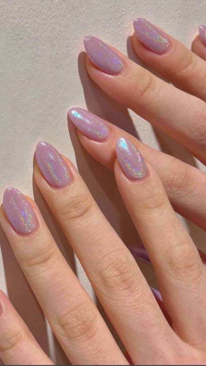 A Origem e a Magia das Unhas Holográficas - inspiração 2