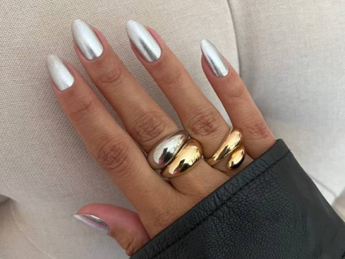 Cores Que Brilham: A Paleta Infinita das Unhas Holográficas - inspiração 2