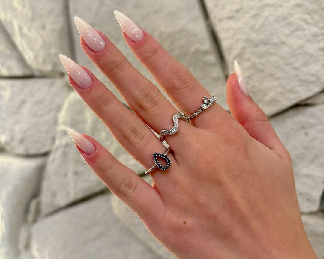 Unhas Curtas e Estilosas: Elegância sem Complicação - inspiração 1