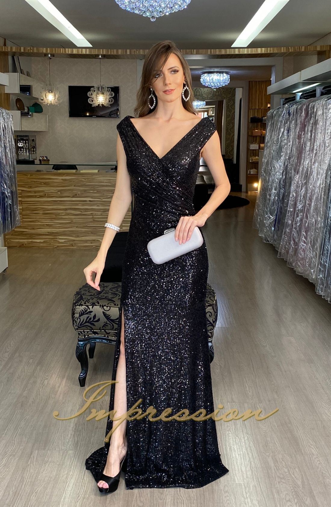 Sapatos que Elevam: Do Salto Fino à Sandália Elegante - inspiração 1