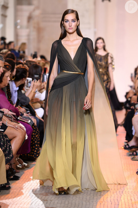 Decote em V: Realçando Seu Colo com Elegância - inspiração 2