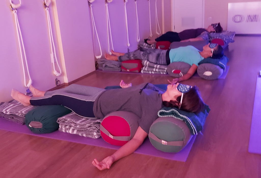 Sessões Curta e Eficazes: Integrando o Yoga Restaurativo na Rotina - inspiração 2