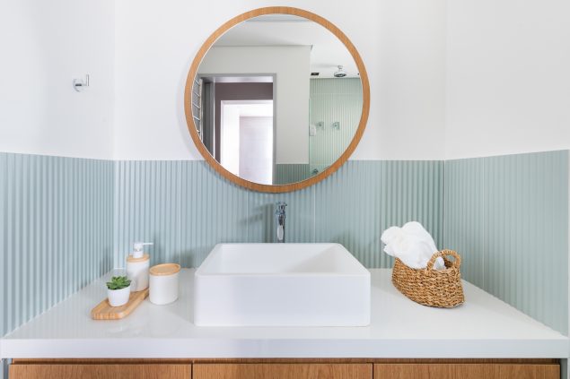 10 truques geniais para fazer seu banheiro pequeno parecer o dobro do tamanho