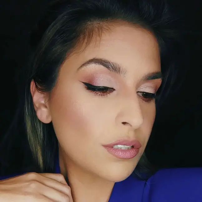 Maquiagem monocromática azul: Ousadia e sofisticação