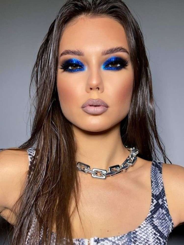 Maquiagem para vestido azul royal: Dicas de expert