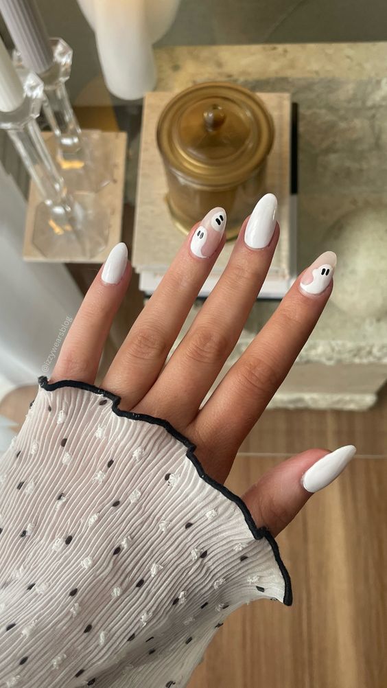 Unhas Minimalistas de Halloween: Ideias Simples e Chiques