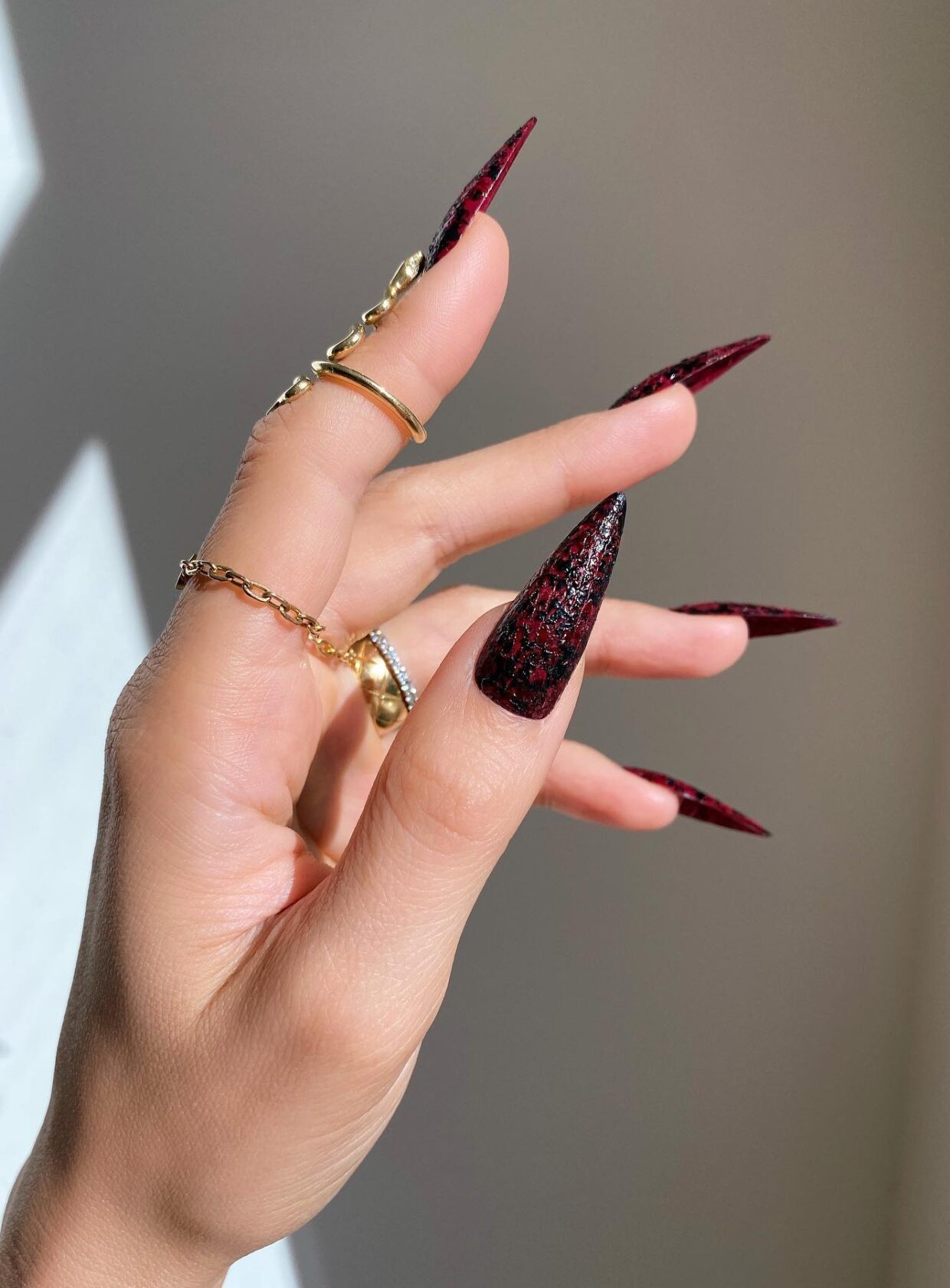 Unhas Minimalistas de Halloween: Ideias Simples e Chiques