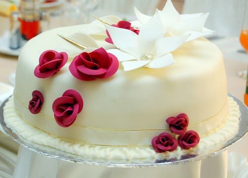 Dicas Essenciais para Escolher a Cobertura Ideal para Cada Tipo de Bolo