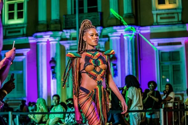 características moda afro-brasileira