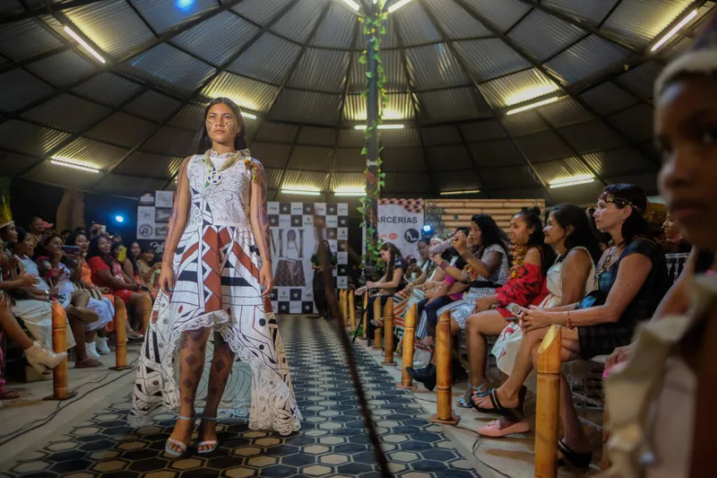 Como a Decolonialidade Transforma a Moda Indígena Brasileira