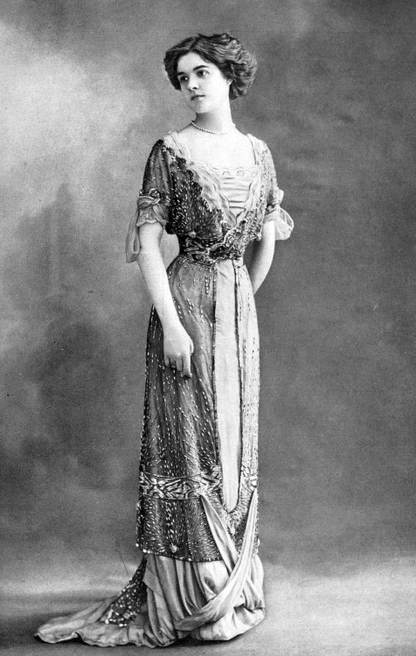 Minissaia e a Revolução Jovem: O Impacto dos Anos 60 na Moda