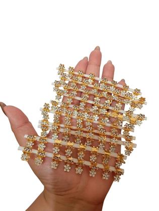 Tiaras de Pedraria: O Acessório Que Voltou com Tudo para Festas e Eventos