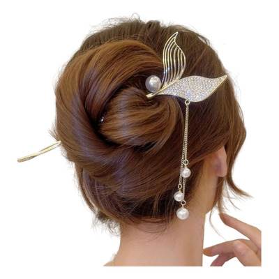 Tiaras de Pedraria: O Acessório Que Voltou com Tudo para Festas e Eventos