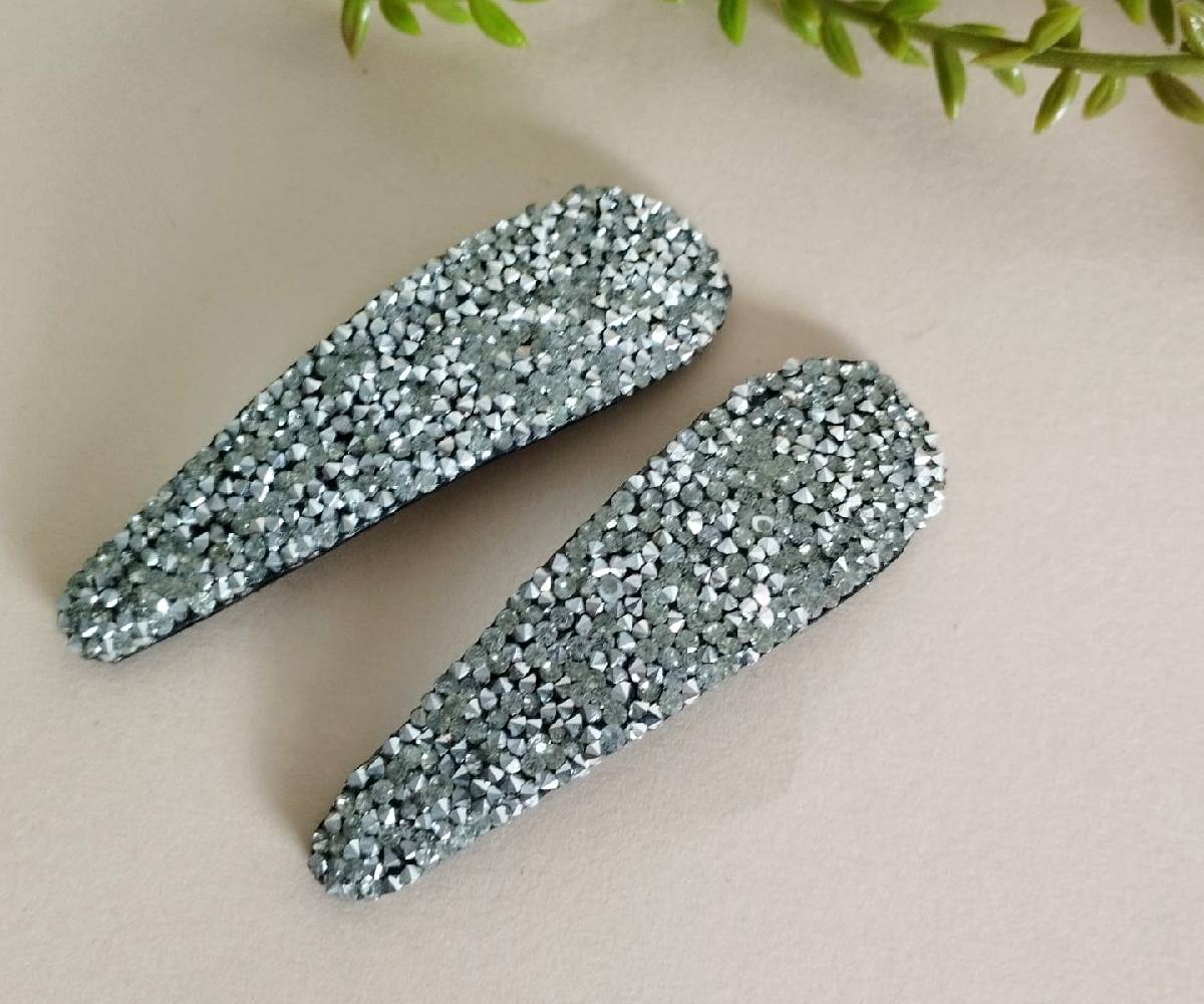 Bling Bling no Cabelo: Tudo Sobre a Tendência de Apliques de Brilho