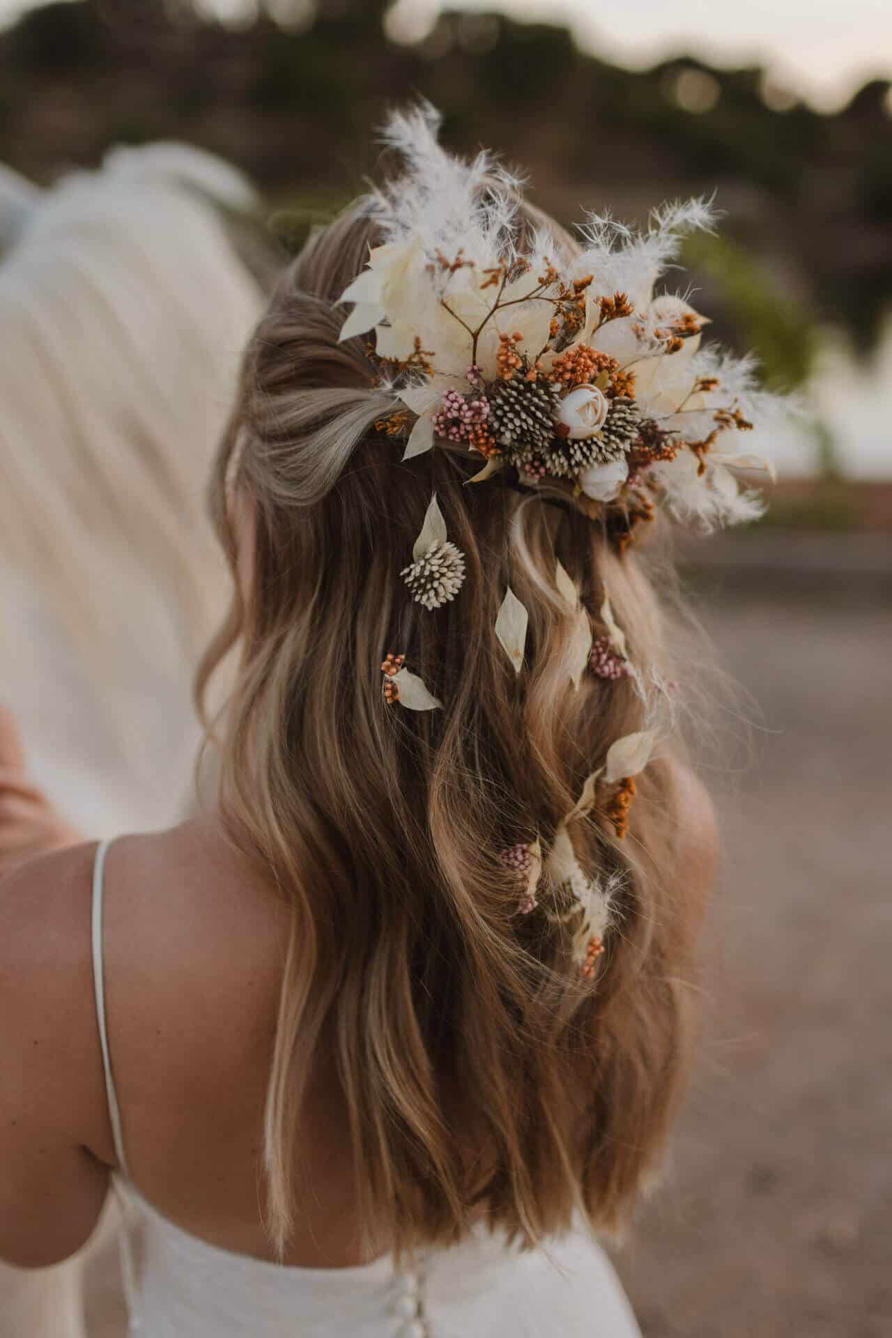 Tendências de acessórios de cabelo para casamentos em 2025