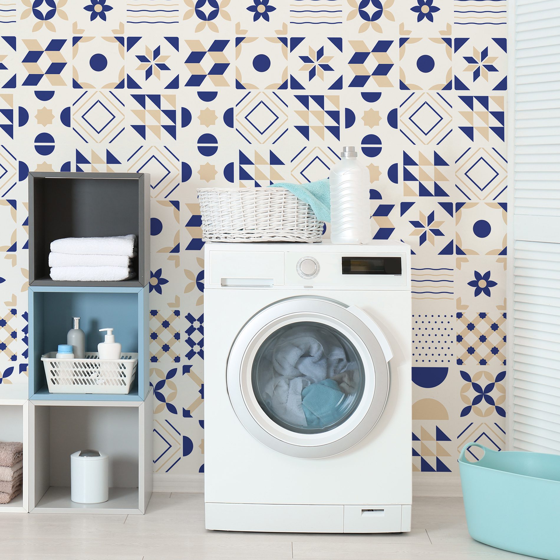 Alternativas econômicas para renovar o banheiro com adesivos