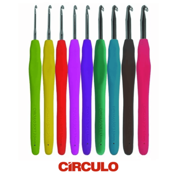 1. Guia Completo: Como Escolher o Fio de Crochê Ideal para Cada Projeto; 2. 5 Projetos de Crochê Perfeitos para Iniciantes com Agulhas de Tamanho Médio; 3. Materiais Essenciais para Crochê: Além da Agulha e do Fio; 4. Dicas de Ouro para Evitar Dores nas Mãos ao Fazer Crochê; 5. Comparativo Detalhado: Agulhas de Crochê de Alumínio vs. Bambu vs. Plástico