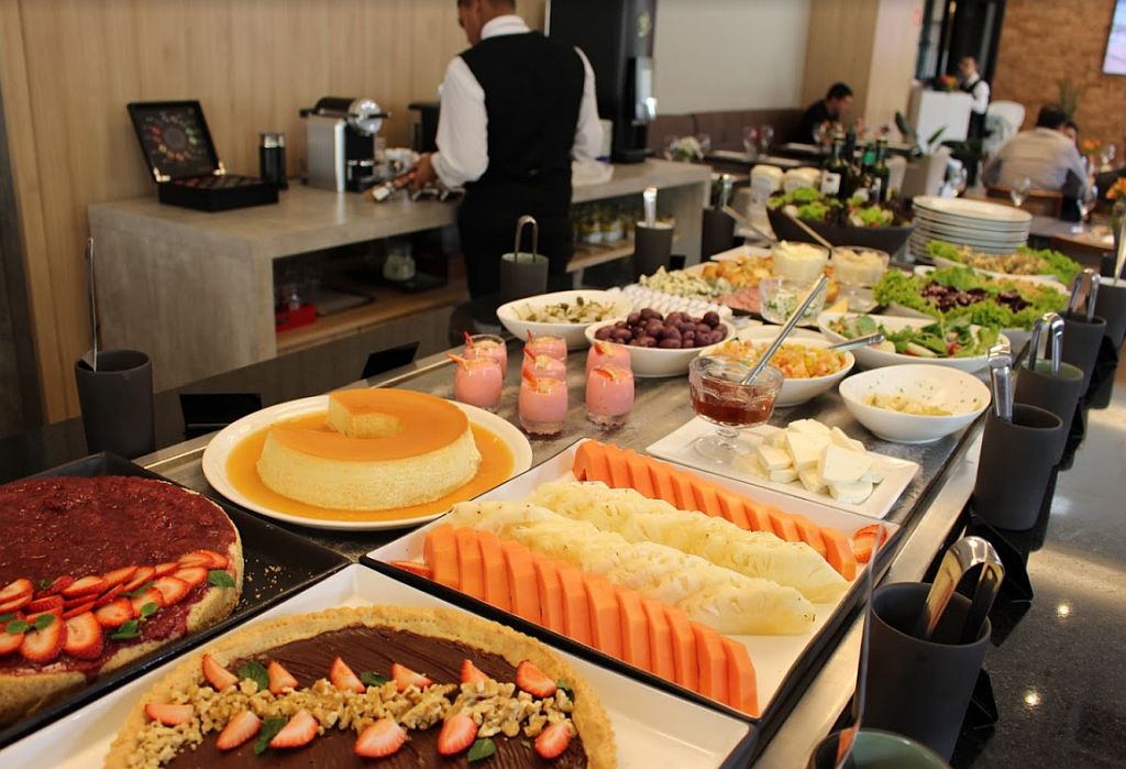 Pode Levar Comida para o Hotel? Entenda Seus Direitos e as Regras