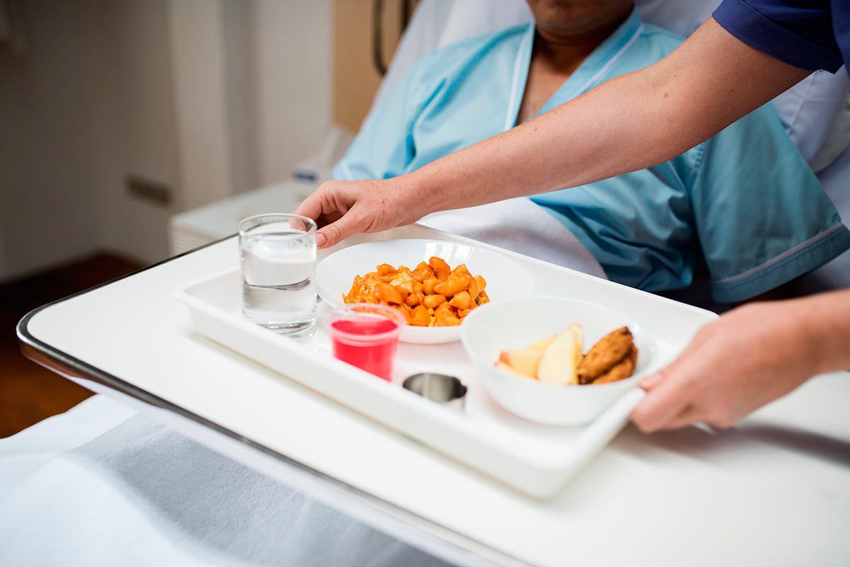 Mitos e Verdades Sobre Trazer Comida de Fora para Pacientes Internados