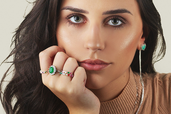 mix de anéis ouro e prata