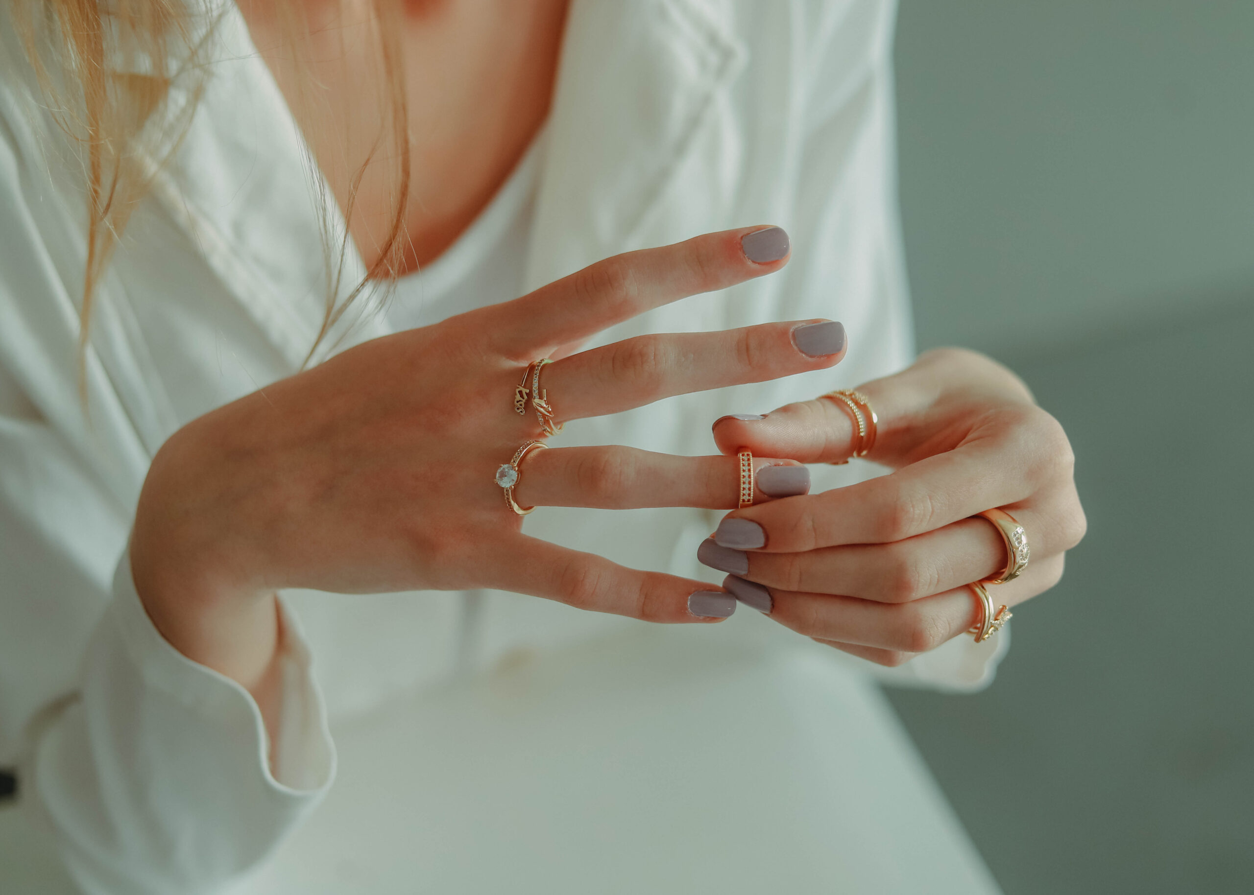 tendência de anéis em todos os dedos 2026